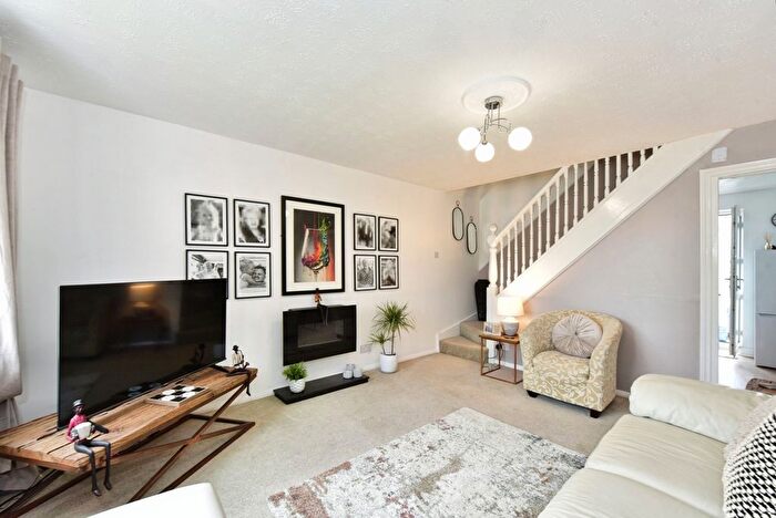 2 Bedroom Semi-Detached House For Sale In Farm Fields Close, Waterthorpe, Sheffield, S20