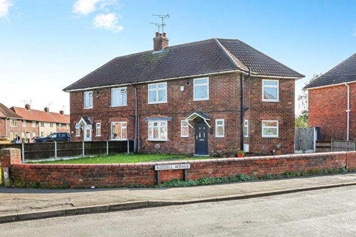 4 Bedroom Semi-Detached House For Sale In Riddell Avenue, Langold, Worksop, S81
