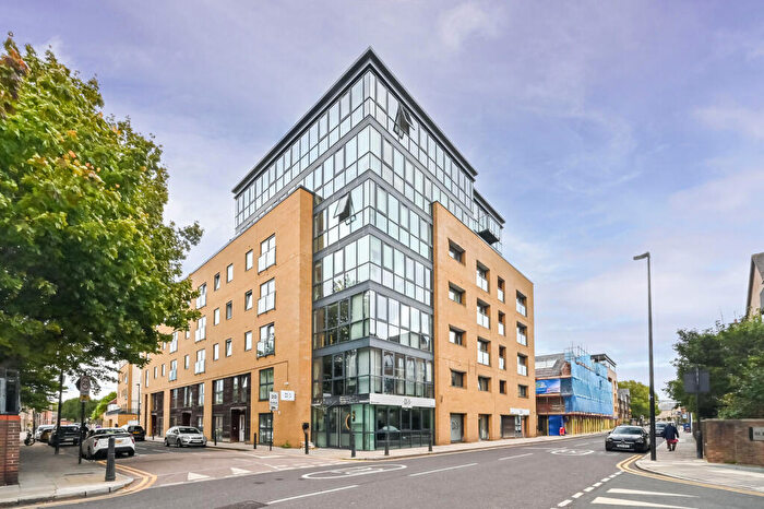 2 Bedroom Flat For Sale In Forge Square, Isle Of Dogs, London, E14