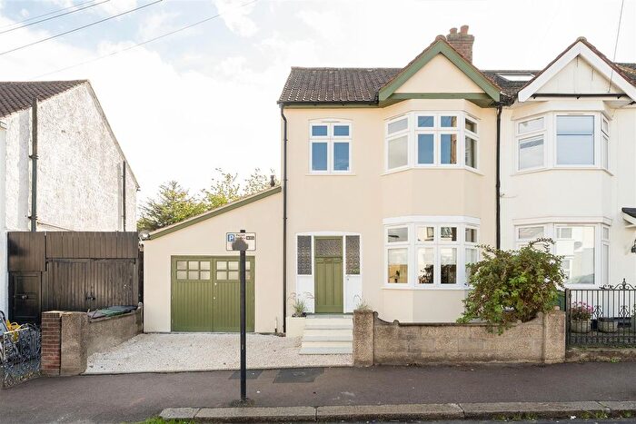 3 Bedroom Property For Sale In Matlock Road, Leyton, E10