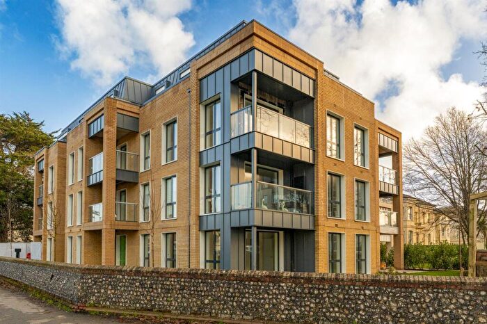 2 Bedroom Flat For Sale In Farncombe Road, Lindfield Place, BN11