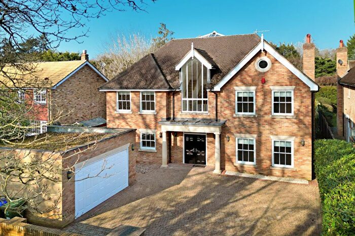5 Bedroom Country House For Sale In Barn Close, Farnham Common, Buckinghamshire, SL2