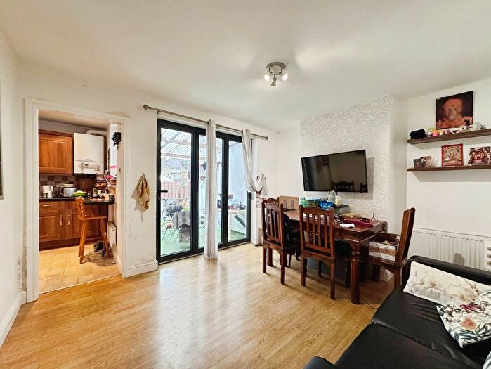 1 Bedroom Flat For Sale In Everton Drive, Stanmore, HA7