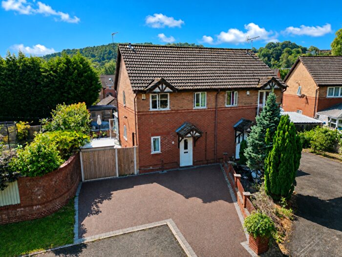 3 Bedroom Semi-Detached House For Sale In Ashurst Close, Gee Cross, SK14