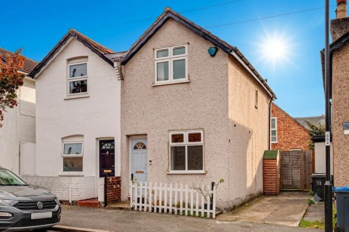 3 Bedroom Semi-Detached House To Rent In Napier Road, South Croydon, Croydon, CR2