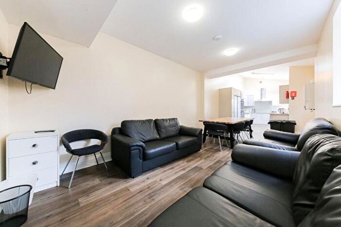8 Bedroom House Of Multiple Occupation To Rent In Manor House Road - Bedrooms - £Pppw, NE2