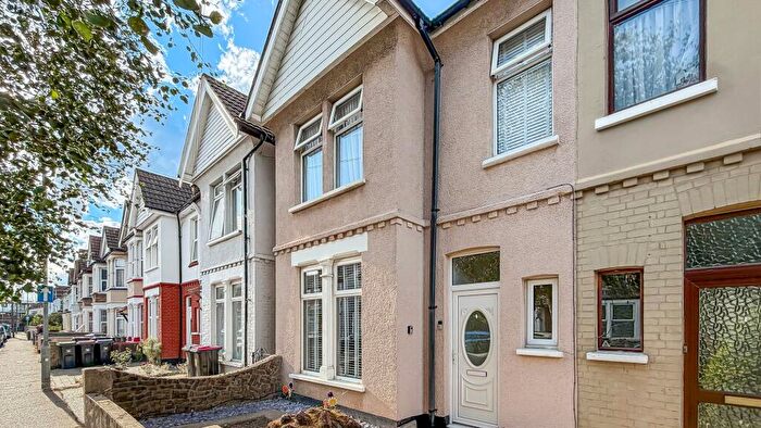 3 Bedroom Terraced House For Sale In South Avenue, Southend-On-Sea, SS2