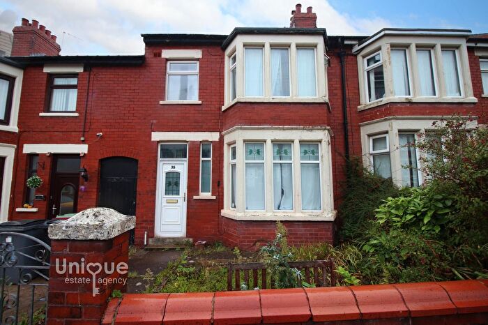 3 Bedroom Terraced House For Sale In Birchway Avenue, Blackpool, FY3