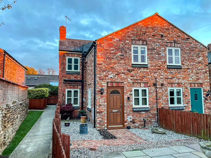 2 Bedroom Cottage To Rent In Campbell Square, Earls Barton, NN6