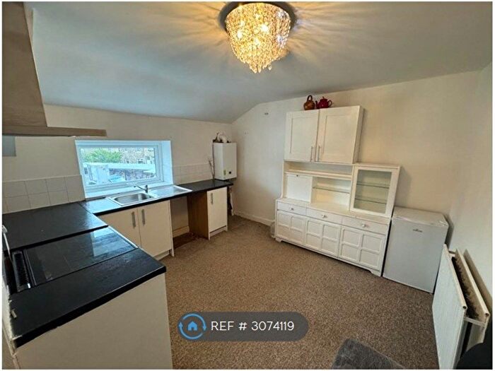 1 Bedroom Flat To Rent In Blacker Road, Huddersfield, HD1