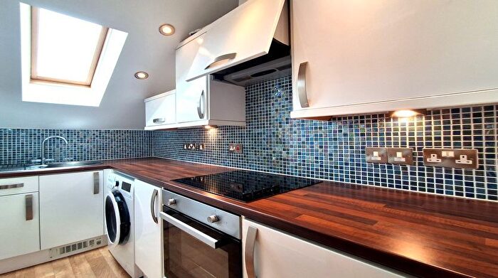 2 Bedroom Flat To Rent In Bed Apartment Carbis Bay, St. Ives, TR26