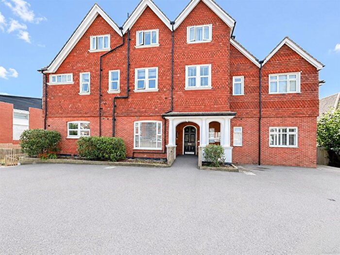 3 Bedroom Flat To Rent In Dorset Road, Bexhill, TN40