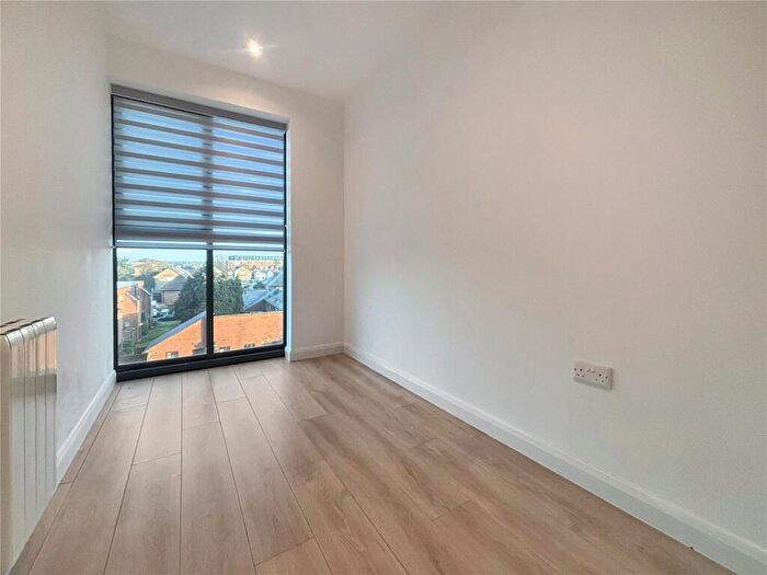 2 Bedroom Apartment To Rent In Bath Road, Slough, Berkshire, SL1