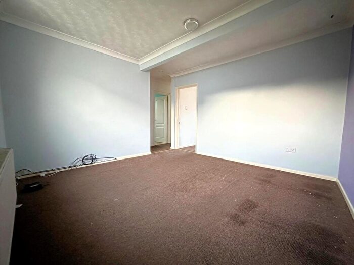 2 Bedroom Flat To Rent In Kirtleton Avenue, Weymouth, DT4