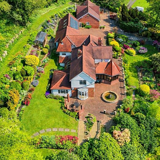 6 Bedroom Detached House For Sale In Gresford, Wrexham, LL12