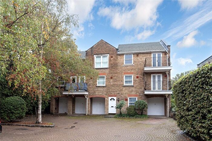 1 Bedroom Flat For Sale In Cedar Terrace, Richmond, TW9