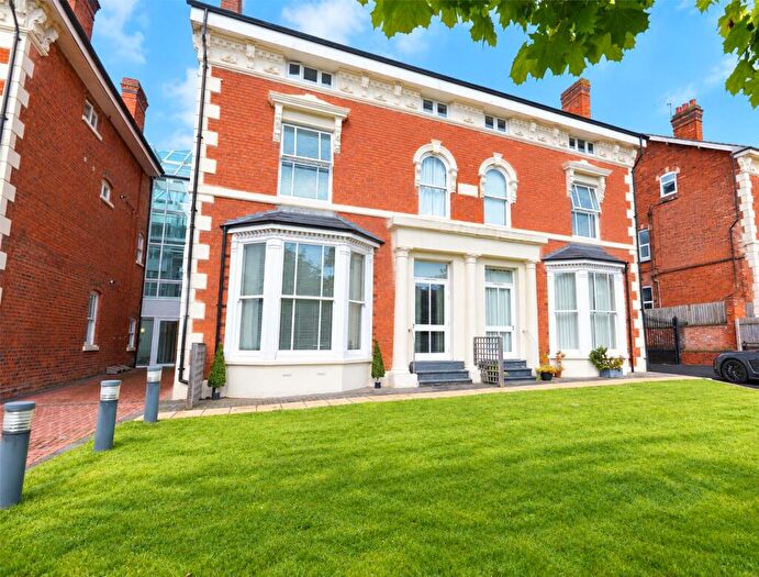 2 Bedroom Flat To Rent In Warwick Road, Solihull, West Midlands, B92