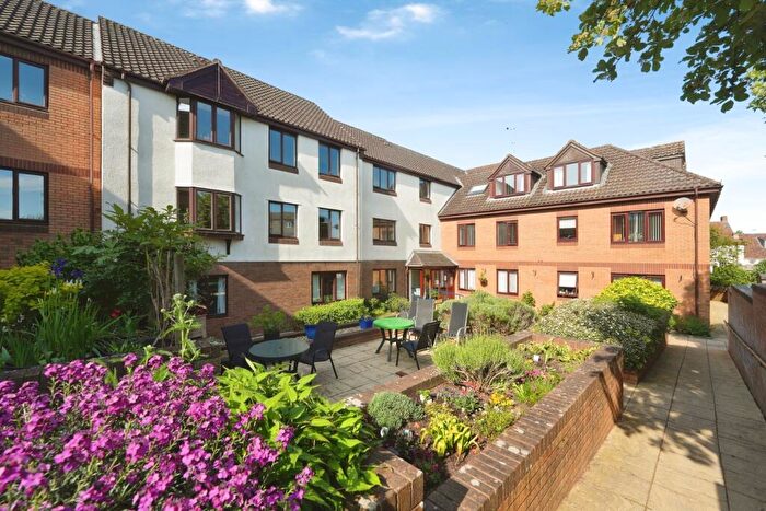2 Bedroom Apartment For Sale In Tanners Court, Thornbury, BS35