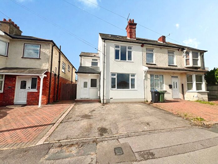 4 Bedroom Semi-Detached House For Sale In Church Road, Aldershot, Hampshire, GU11