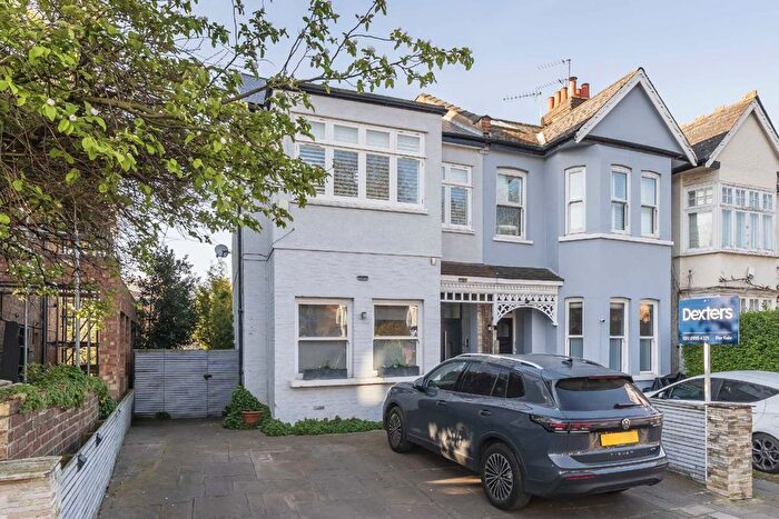 3 Bedroom Flat To Rent In Oxford Road South, Chiswick, W4