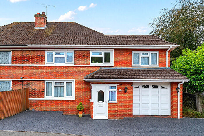 3 Bedroom Semi-Detached House For Sale In Fernhill Close, Blackwater, GU17