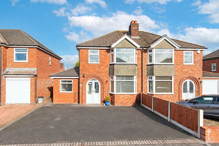 3 Bedroom Semi-Detached House For Sale In Whitefield Road, Penwortham, PR1
