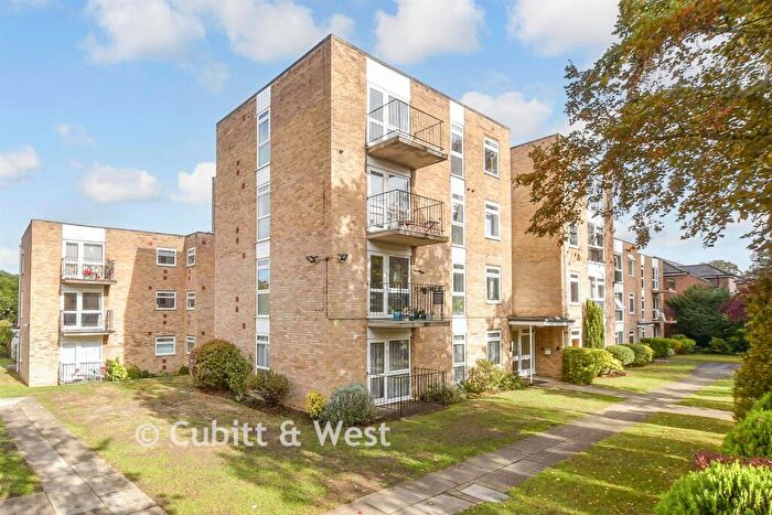 2 Bedroom Flat For Sale In Devonshire Road, Sutton, Surrey, SM2