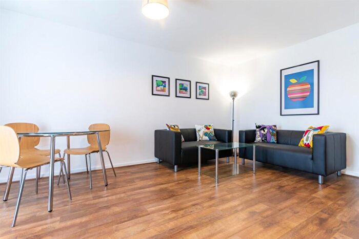 3 Bedroom Apartment To Rent In Rialto Building, Quayside, NE1