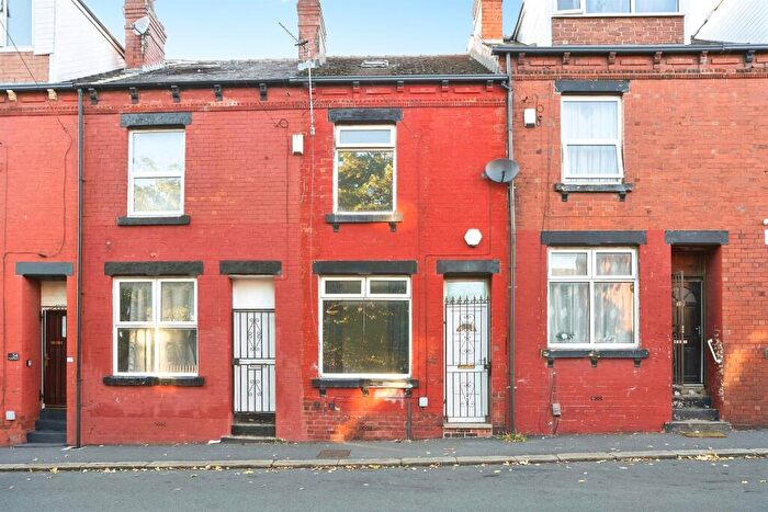 4 Bedroom Terraced House For Sale In Nowell Mount, Leeds, LS9