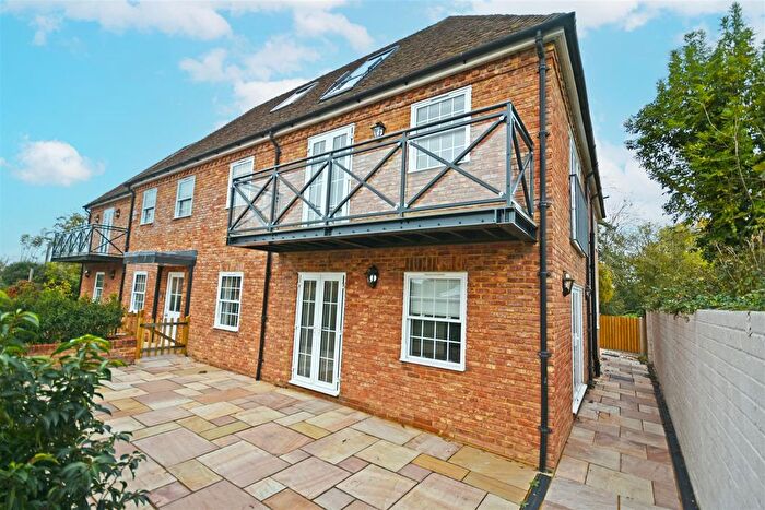 2 Bedroom Flat To Rent In Coombe Lane, Tenterden, TN30