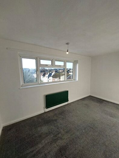 2 Bedroom Flat To Rent In Mill Lane, TN14
