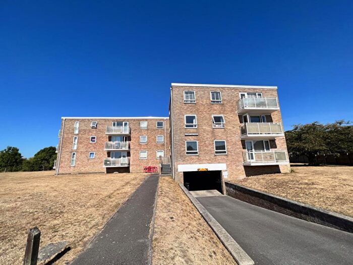 2 Bedroom Flat To Rent In Curlew Road, Christchurch, BH23
