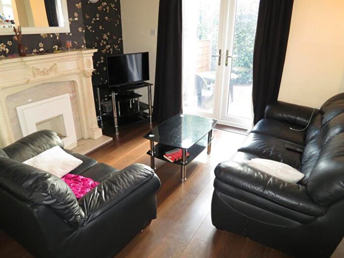 4 Bedroom Semi-Detached House To Rent In £pppw Brentbridge Road, Fallowfield, M14