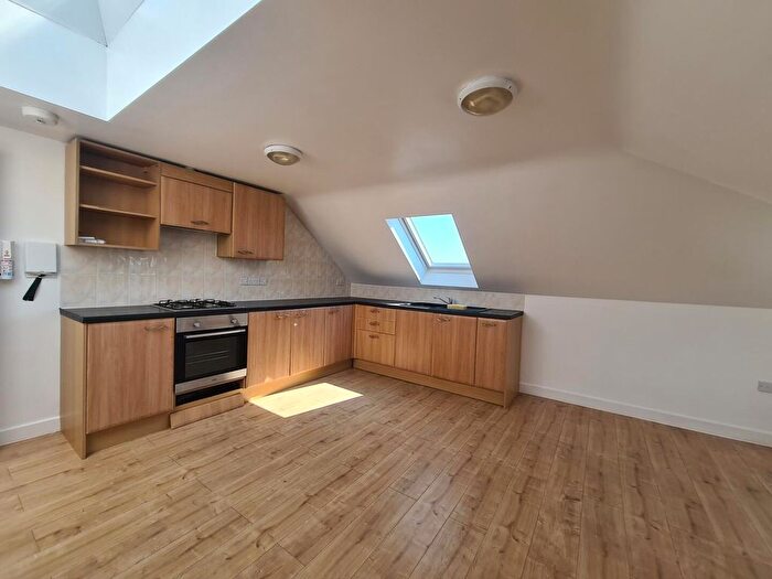 2 Bedroom Flat To Rent In Fortescue Road, Paignton, TQ3