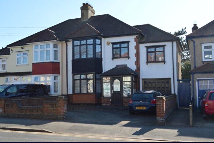 4 Bedroom Semi-Detached House To Rent In Stewart Avenue, Upminster, RM14