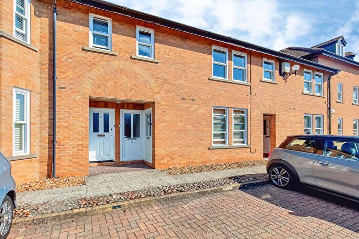 2 Bedroom Apartment For Sale In The Croft, Stamford, PE9