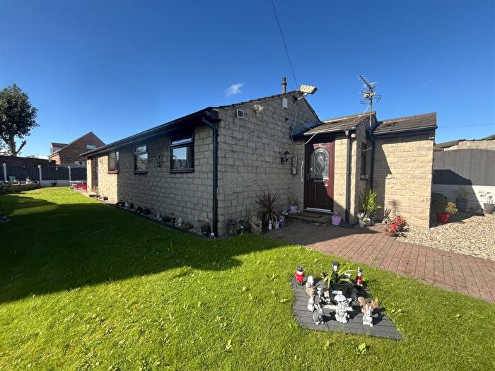 3 Bedroom Detached Bungalow For Sale In Fields Road, Low Moor, Bradford, BD12