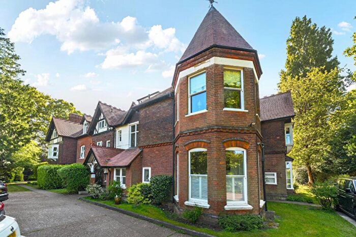 2 Bedroom Apartment For Sale In Lovibonds Avenue, Orpington, Kent, BR6