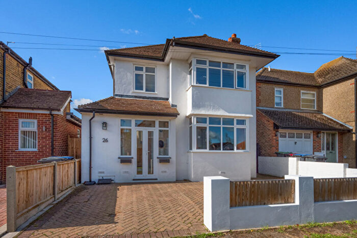 5 Bedroom Detached House For Sale In Ridgeway Cliff, Herne Bay, CT6