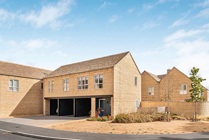 2 Bedroom Flat For Sale In Colonel Drive, Cirencester, Gloucestershire, GL7