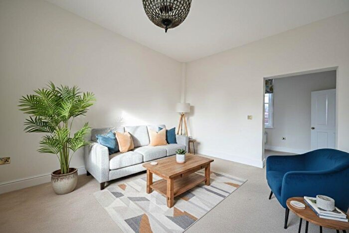 2 Bedroom Flat For Sale In Bartons Road, Fordingbridge, SP6