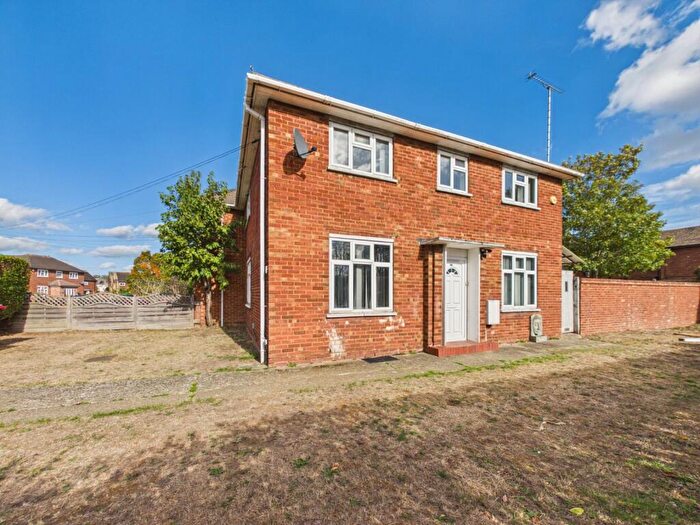 4 Bedroom End Of Terrace House For Sale In Fox Road, Langley, Berkshire, SL3