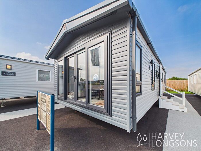 2 Bedroom Lodge For Sale In Arbor Lane, Pakefield, NR33