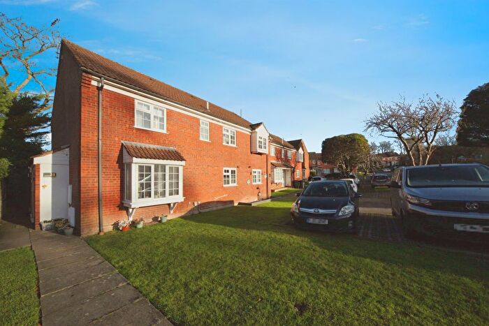 2 Bedroom Terraced House For Sale In Bowmans Way, Dunstable, LU6