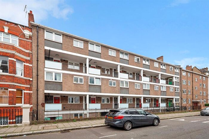 2 Bedroom Flat To Rent In Lakeside Road, London, W14
