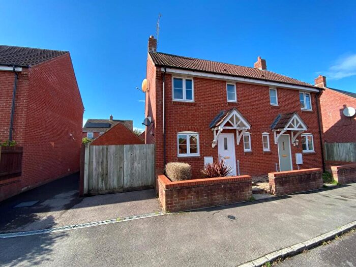 3 Bedroom Semi-Detached House For Sale In Chivers Road, Devizes, SN10