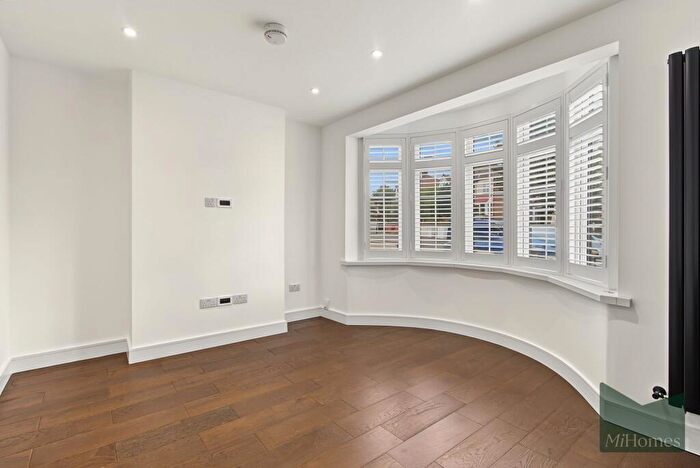 4 Bedroom Semi-Detached House To Rent In Hall Lane, London, E4