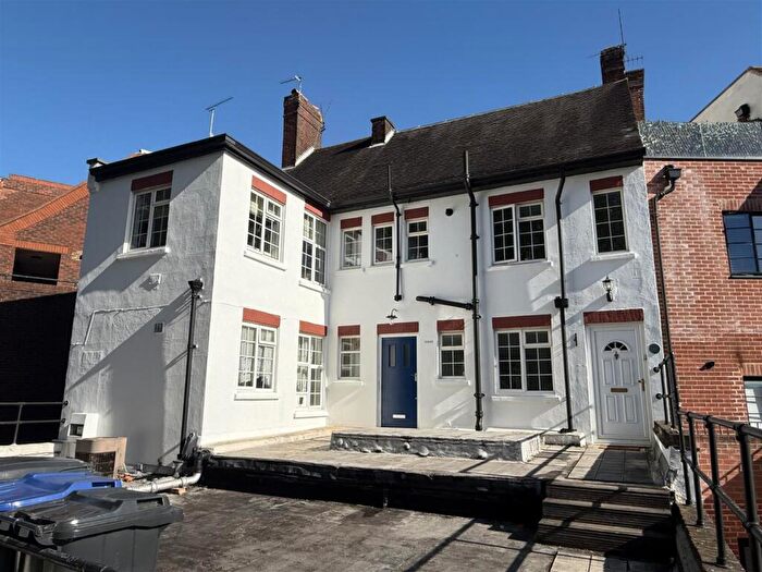 2 Bedroom Maisonette To Rent In Salisbury Square, Old Hatfield, AL9