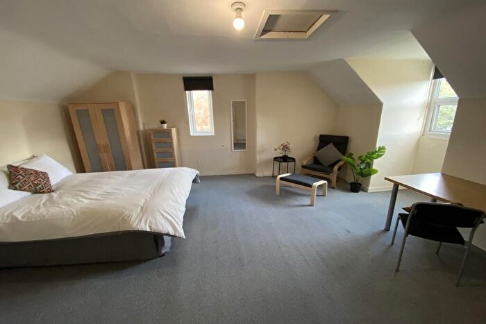 5 Bedroom Semi-Detached House To Rent In Broadgate, Beeston, NG9