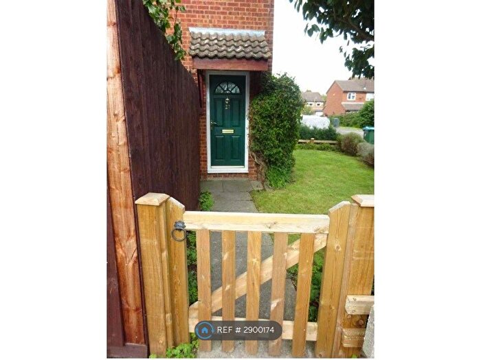 3 Bedroom Semi-Detached House To Rent In Coppice Way, Aylesbury, HP20